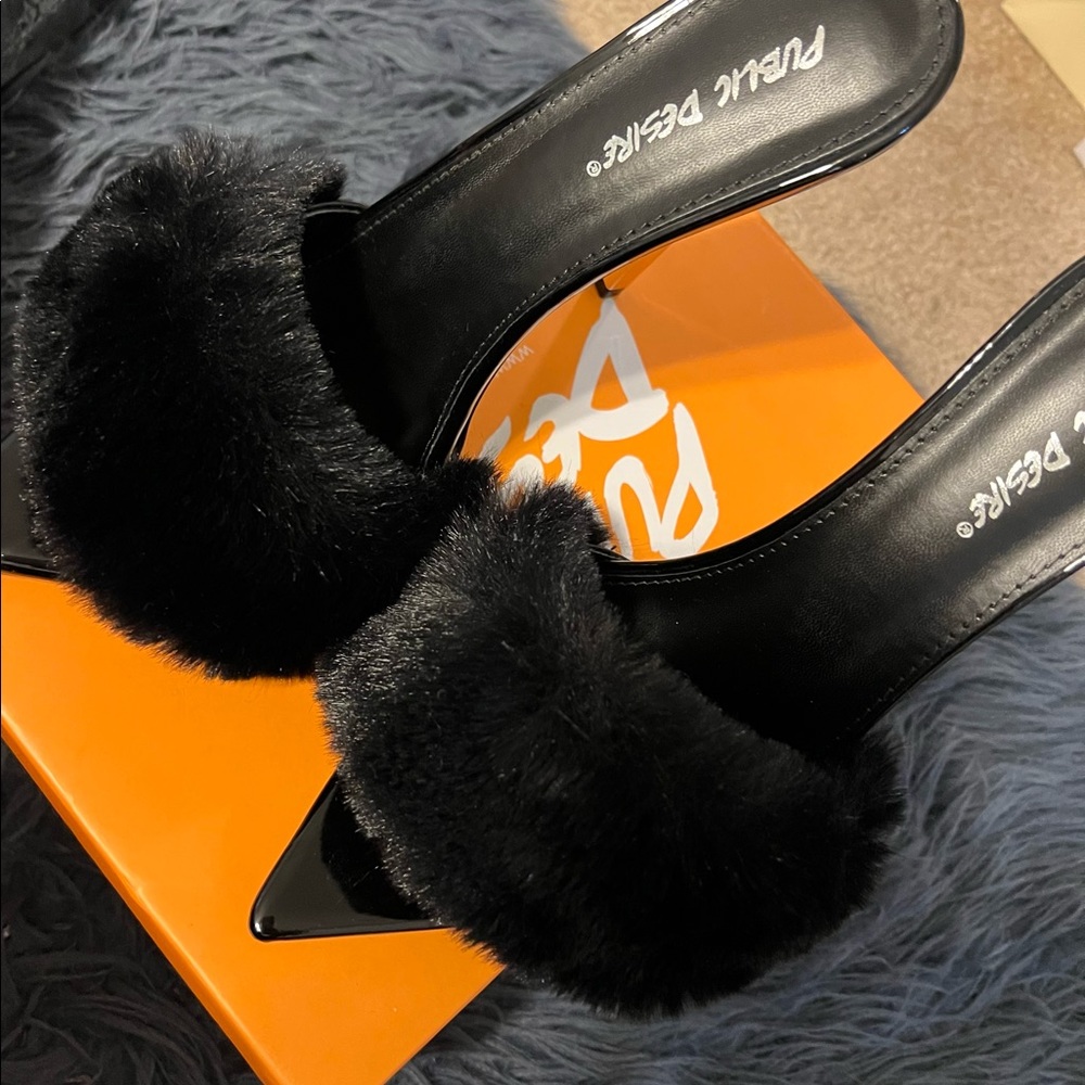 Size 10 Public Desire Faux Fur Black/Gold